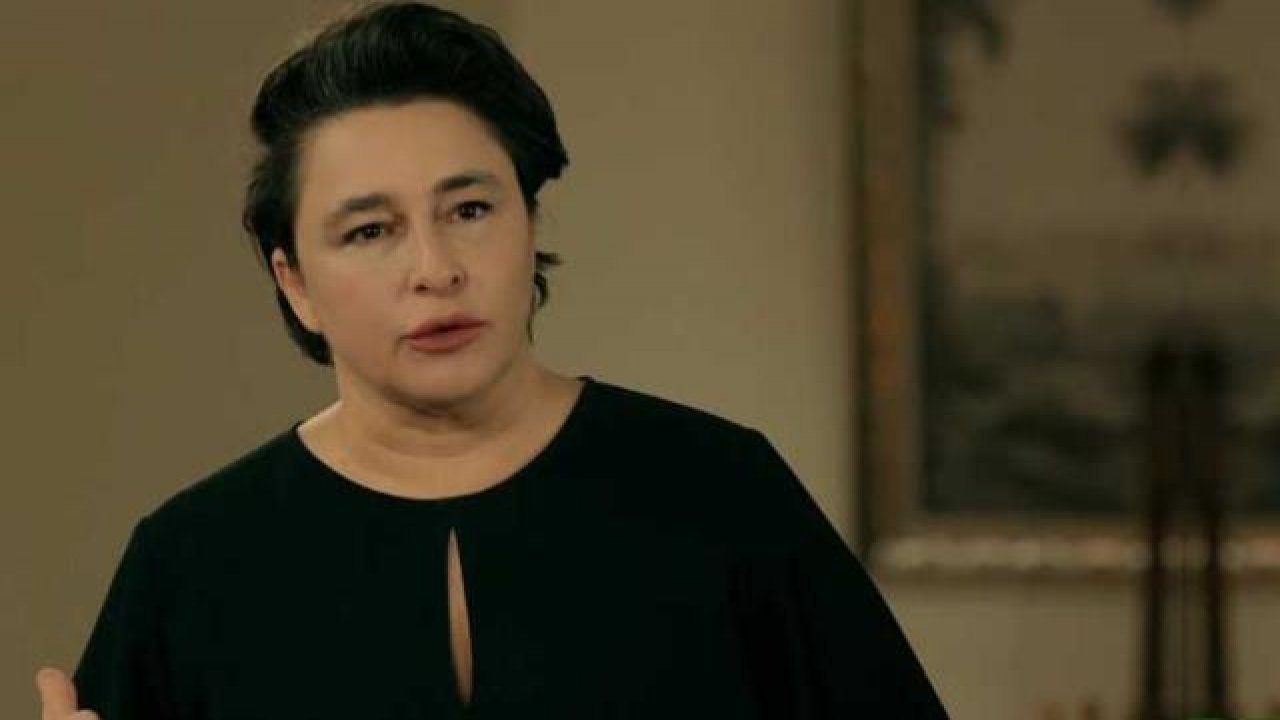 Ünlü oyuncu Esra Dermancıoğlu Türkiye'yi terk etti! 19 494762