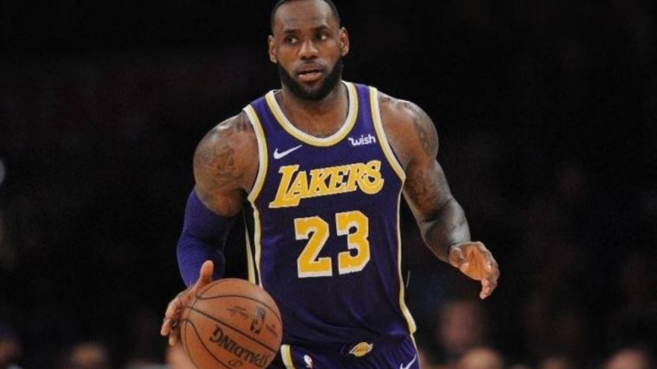 LeBron James bir kez daha tarihe geçti! 26 497560