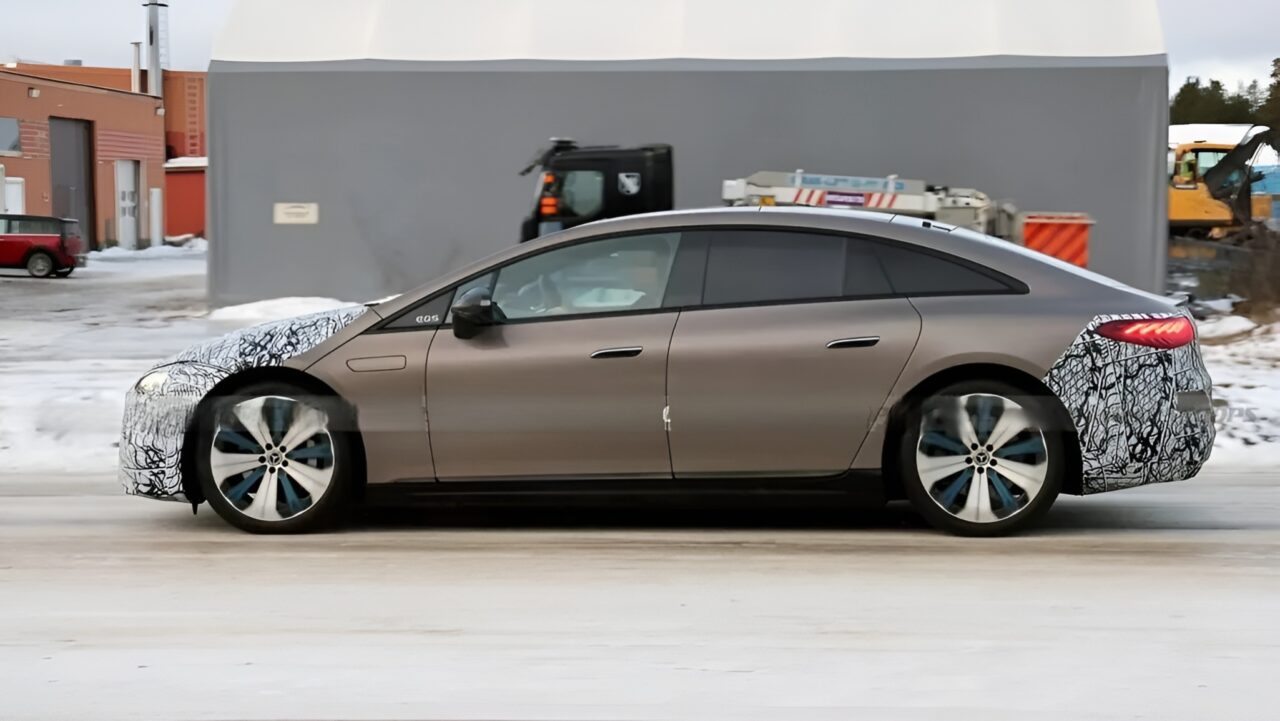 yeni mercedes benz eqs test yildiz farlar e1736879366847