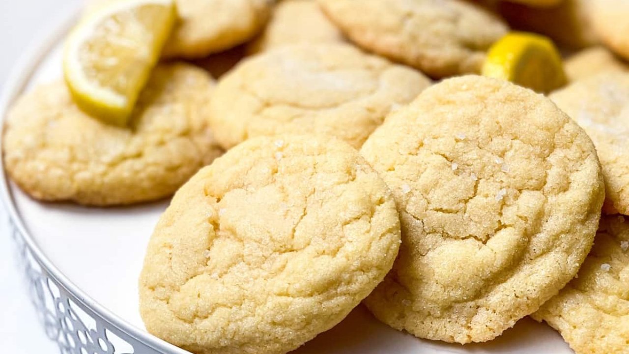 Kokusunu duyan mutfağa koşacak! Kahvenin yanında yumuşacık limonlu kurabiye tarifi! 12 500458
