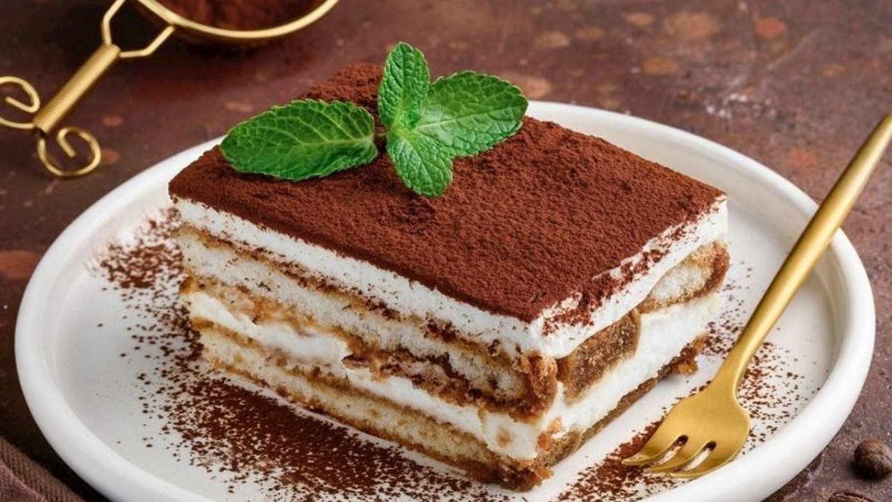 İtalyanları şaşırtacak pratik tiramisu tarifi! Evde kolayca yapın, herkes bir dilim daha istey.. 10 501456