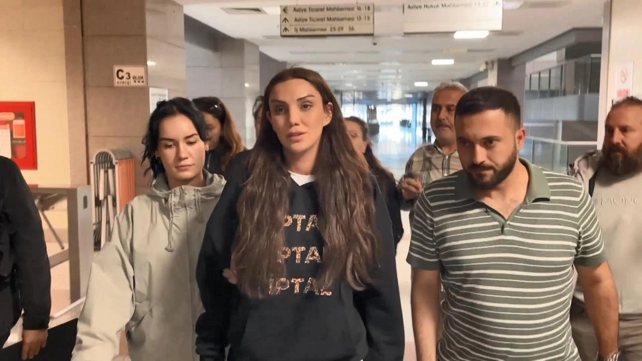 Dilan Polat ve Sıla Doğu'ya hayasızca hareket suçundan beraat 10 506654