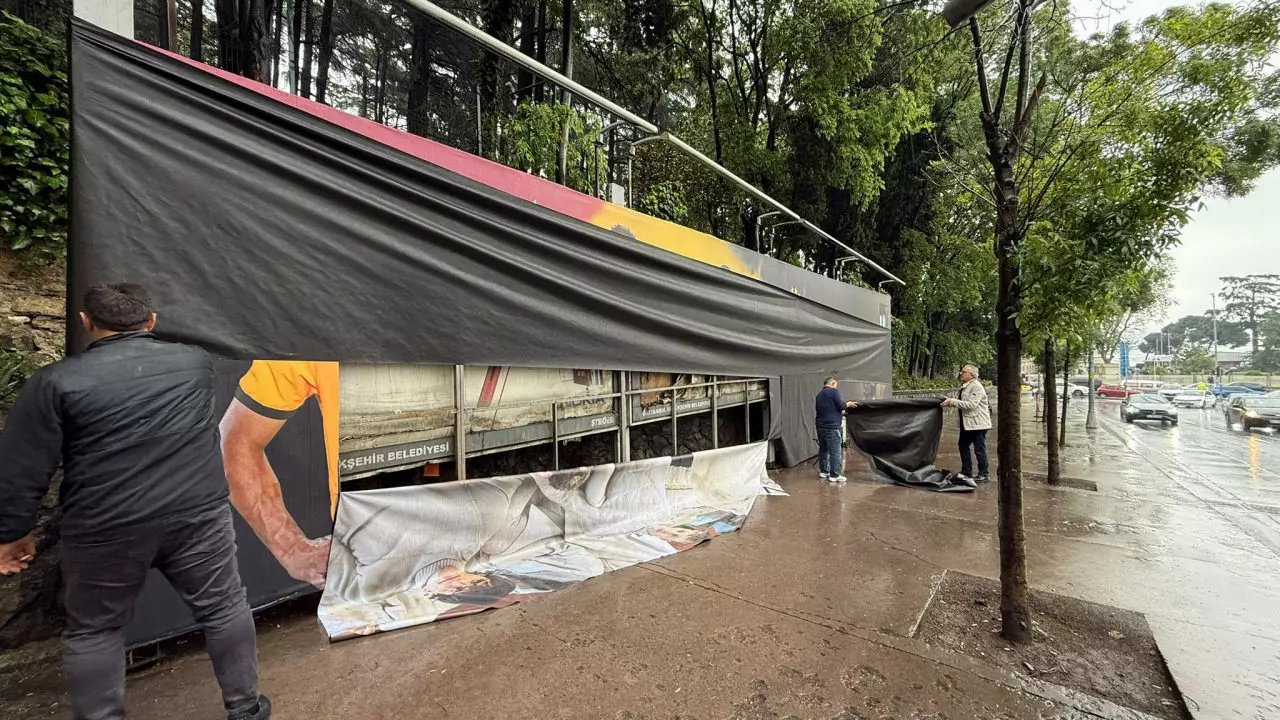 Beşiktaş Stadyumu Önünde “Şampiyon Galatasaray” Reklamı Krize Yol Açtı 9 517688