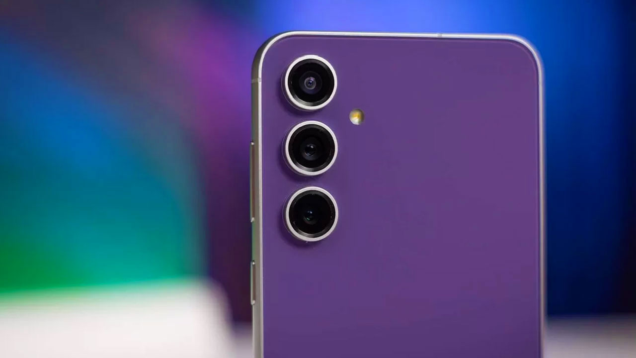 Galaxy S25 FE Google Play Console’da listelendi 3 galaxy s25 fe kamera islemci ve sarj ozellikleri sizdirildi 1