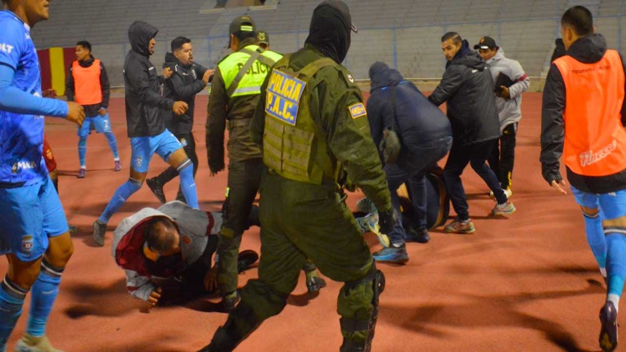 Sahada tam 17 kırmızı kart! 6 550426