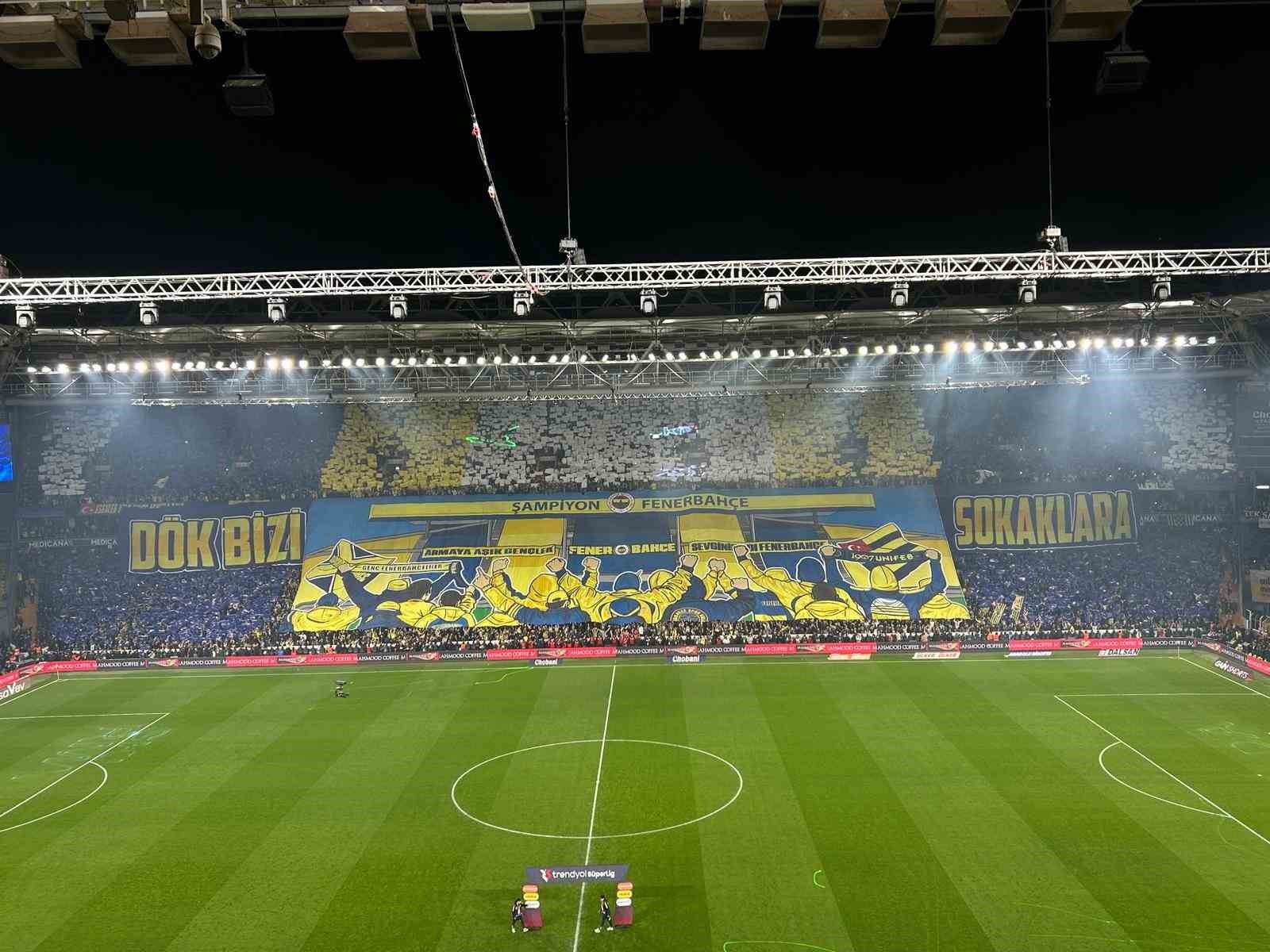 Fenerbahçe taraftarlarından Galatasaray derbisine muhteşem koreografi 7 550691