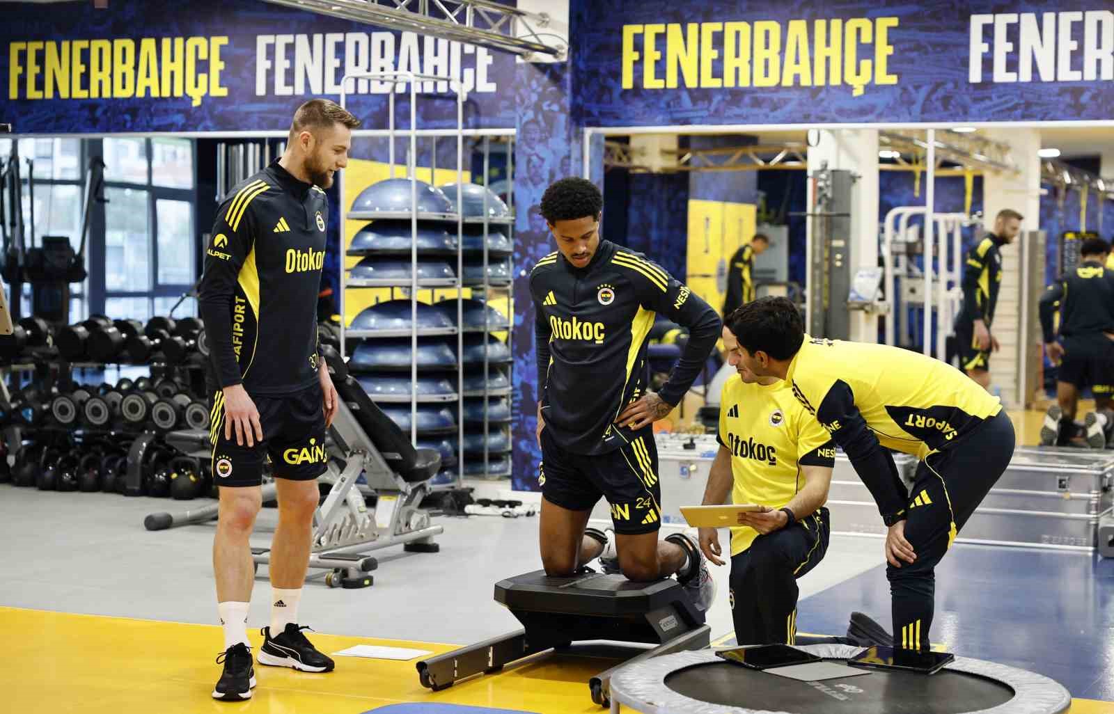 Fenerbahçe’de Süper Kupa mesaisi başladı 10 553939